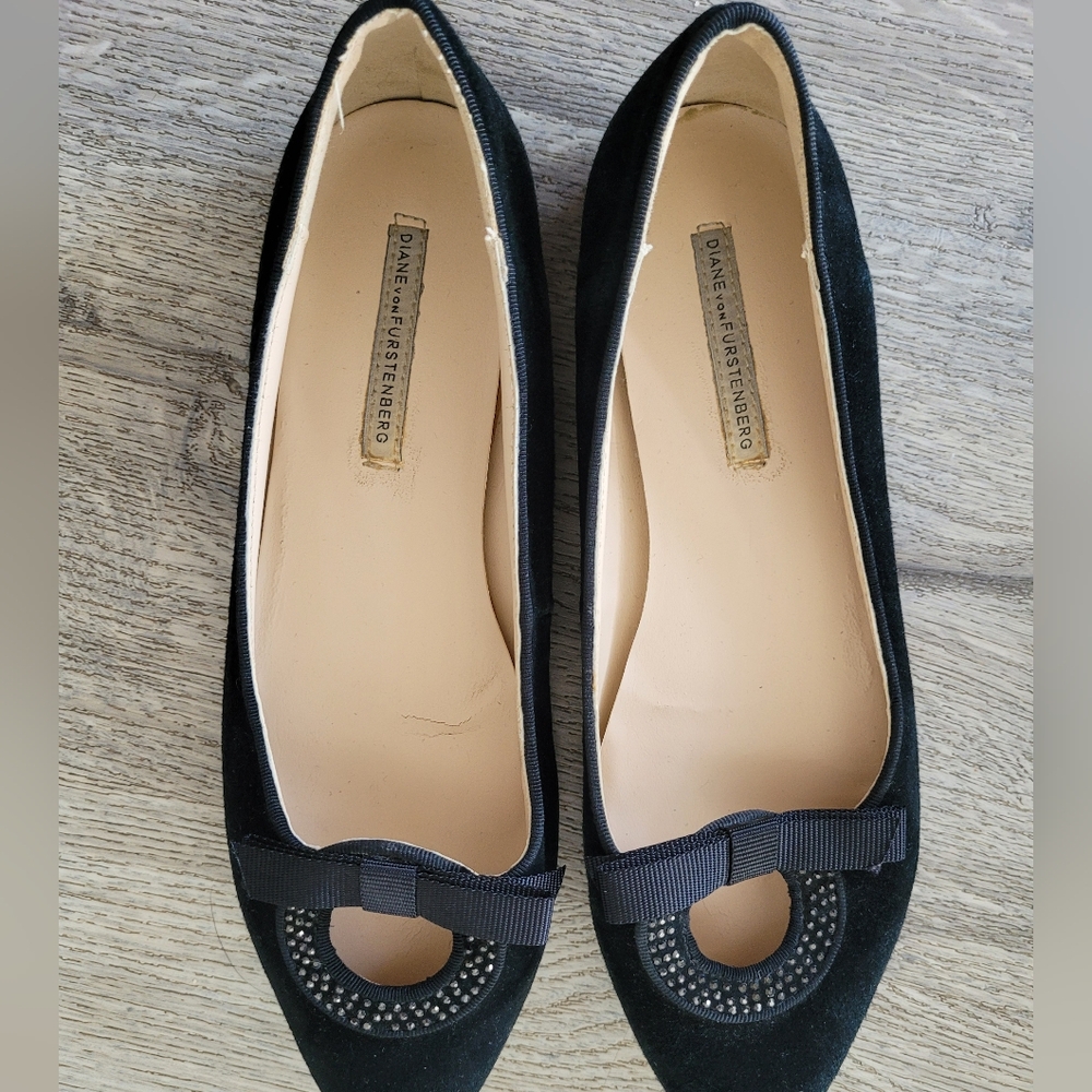 Diane Von Furstenberg- Size 6 Velvet Black Ballet Flats